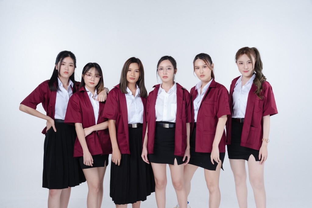 7. นุ่น - แพม - ปิ่น - ลูกแก้ว - ซีนโฮ - เจนนี่ จากซีรีส์ยูริ พี่ว้ากคะ รักหนูได้มั้ย