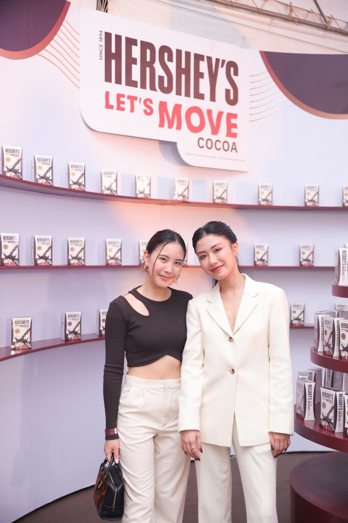 7.) ภาพผู้บริหาร นางสาววินวิภา เหมรัชตานันต์ CEO ถ่ายคู่กับเซเลบริตี้