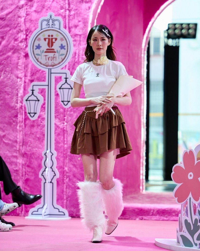 7. ศิลปินหลากหลายค่ายร่วมเดินแบบ “Siam Center x TROFI Flowe_0