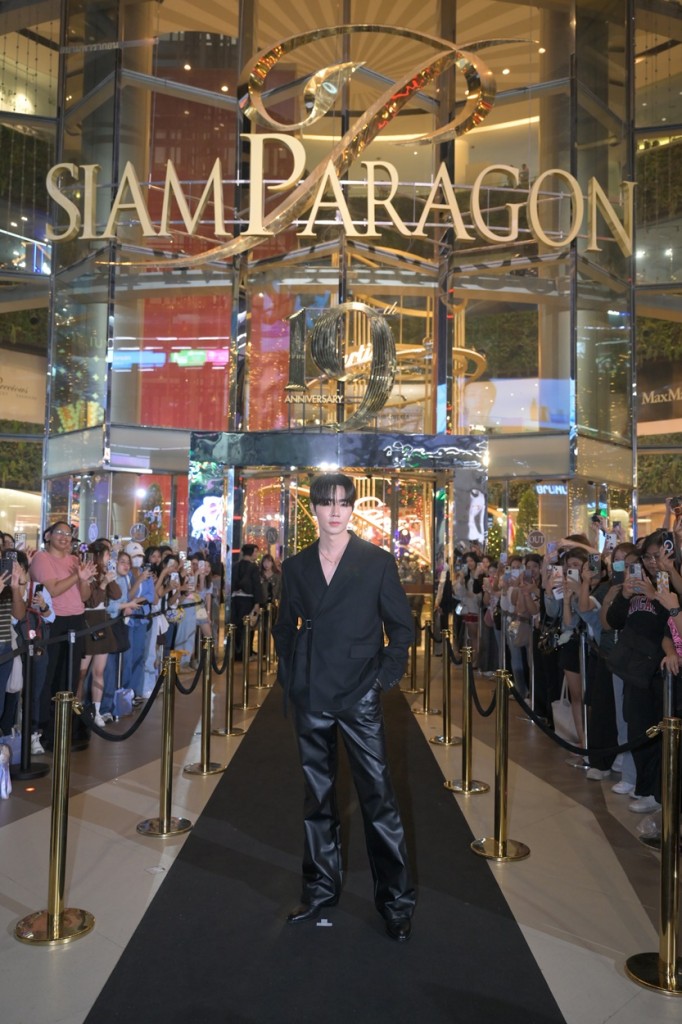 8. ซี-พฤกษ์ ร่วมเดิน Black Carpet งาน Siam Paragon 19th Anniversary The Magical Celebration