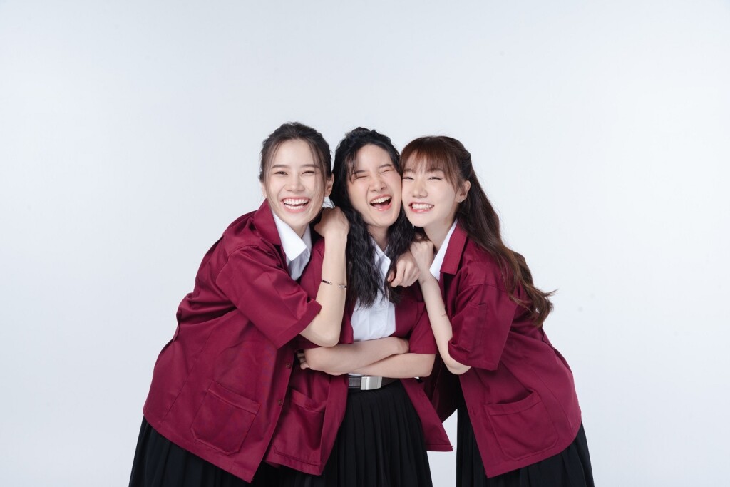 8. อันดา - ส้ม - อะตอม จากซีรีส์ยูริ พี่ว้ากคะ รักหนูได้มั้ย