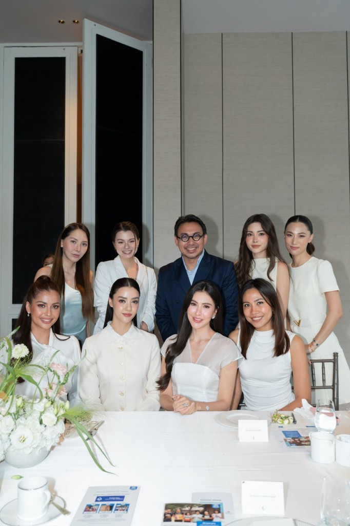 8. แถวล่าง แอน - อแมนด้า - ริต้า - หญิงแม้น แถวบน จินนี่ - เบ็ค - ครูปาน - นิโคล - เพลง