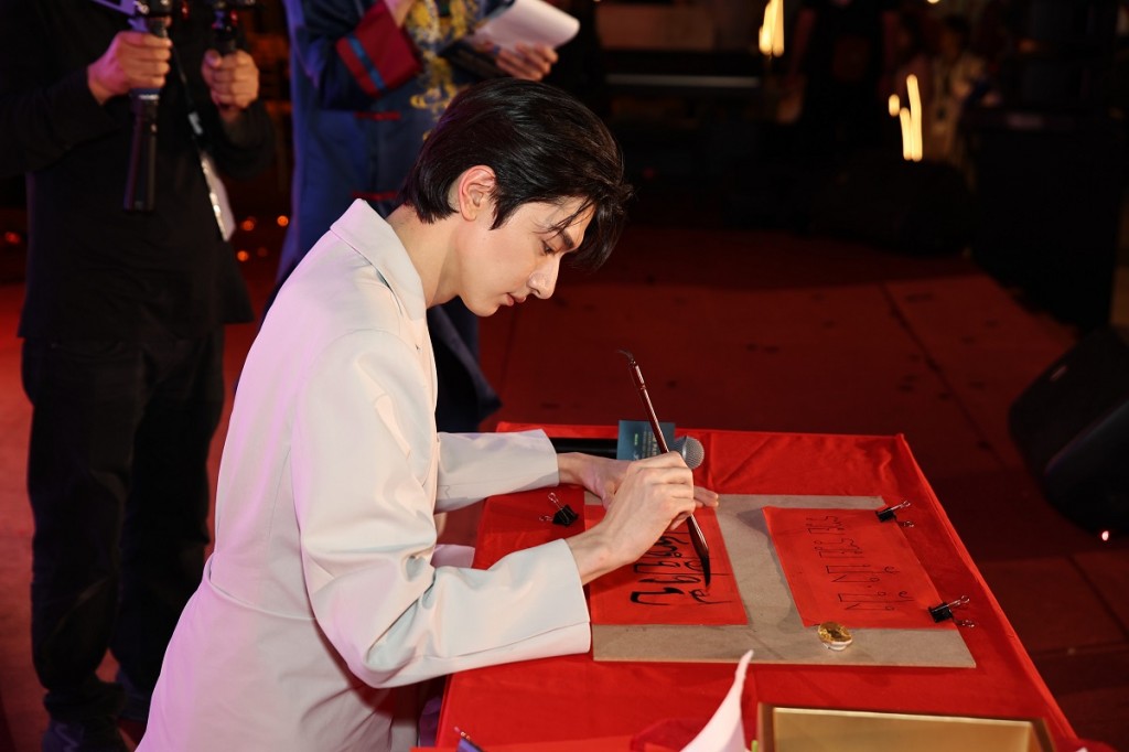 8.หลินอี ร่วมฉลองเทศกาลตรุษจีนสุดอลังการ Siam Paragon Golden Prosperous Chinese New Year 2024