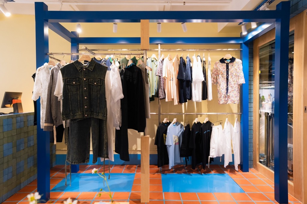 9. Leisure Projects SIAM CENTER store new concept