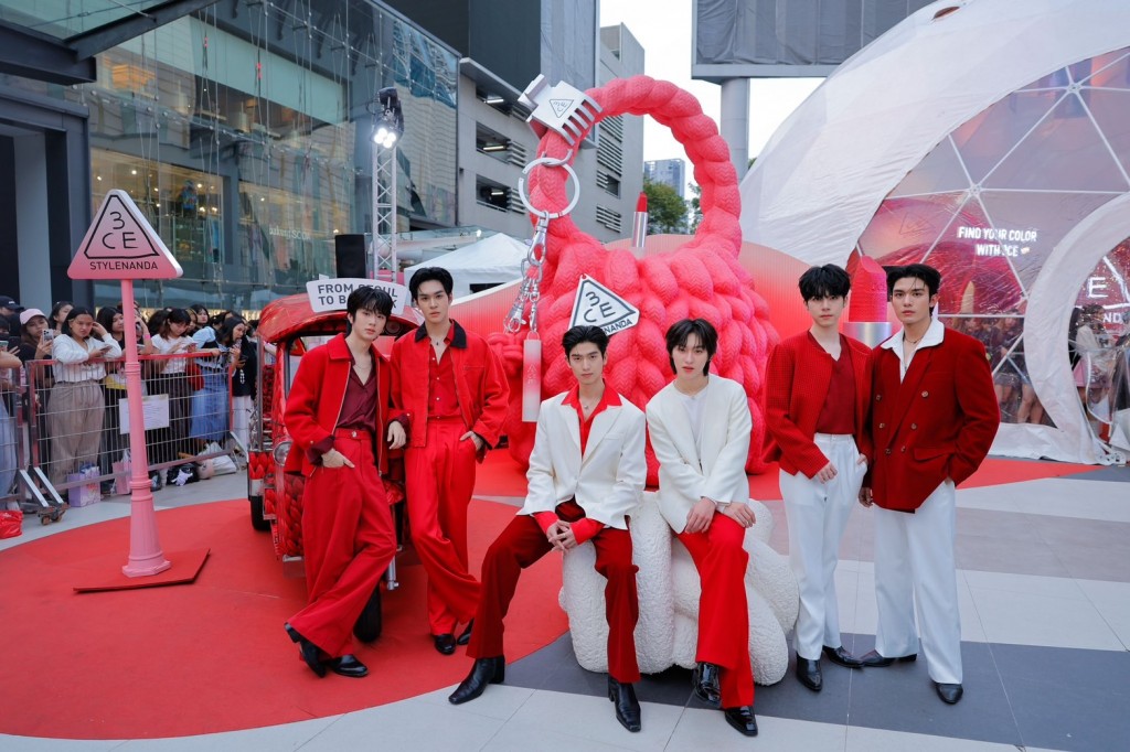 9. หนุ่ม ๆ แก๊งค์ DOMUNDI อู่อู๋-เซฟ, โทมัส-ก้อง, เน็ต-เจเจ