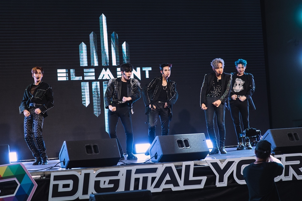 9. “ELEMENT Debut Stage”