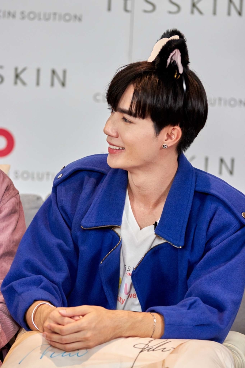 AB4C7D4B-ED9D-4F02-875B-98A84ADFC95D