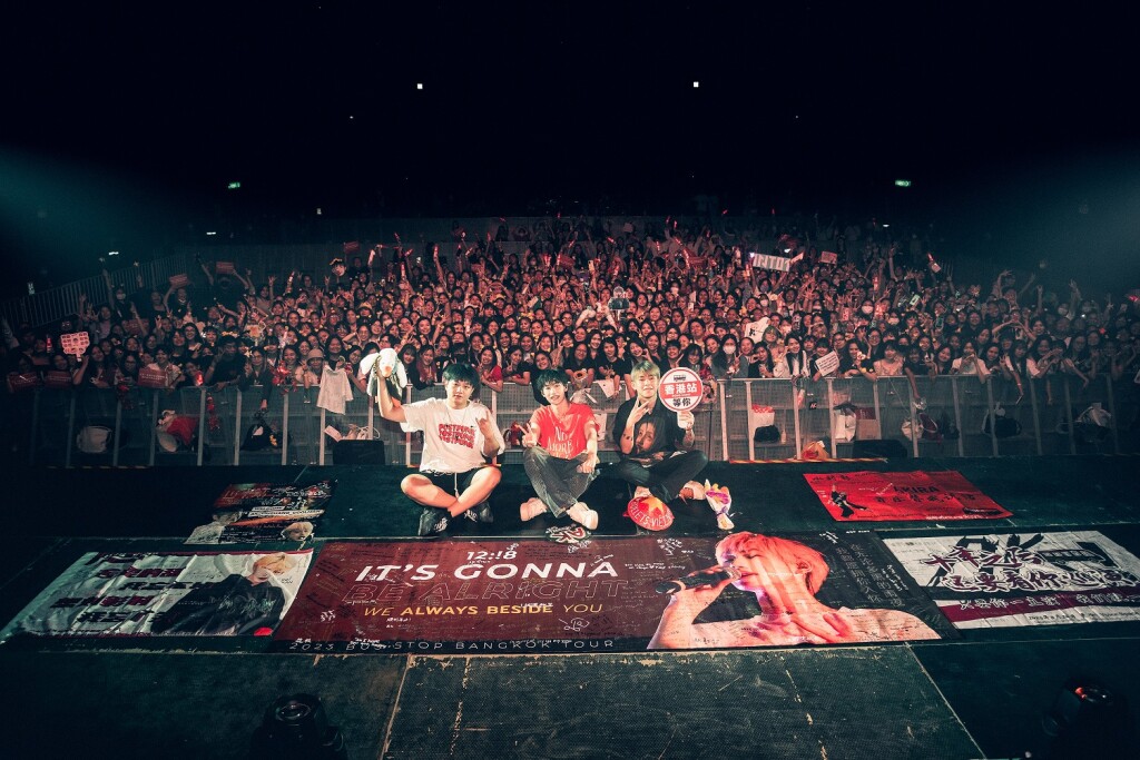 AK Liuzhang Bus stop BKK Tour-2176