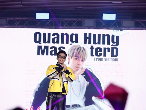 BE0AAC9C-15FB-4A50-8C33-A42484DA5495-L0-001