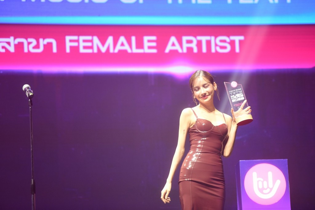 BEST MUSIC OF THE YEAR ( FEMALE ARTIST