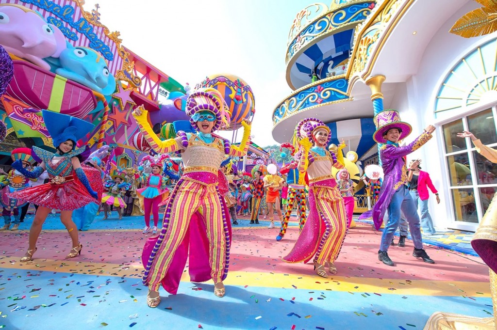 Carnival Magic ใจป้ำ ส่งซานตาแจก Happy Discount  (3)
