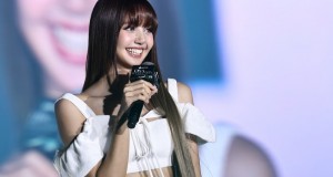 แฟนกรี๊ดลั่นฮอลล์! ลิซ่าโชว์พลังยิ้มสวยมั่นใจสะกดโลกในงาน DENTISTE’ x LISA Exclusive Party