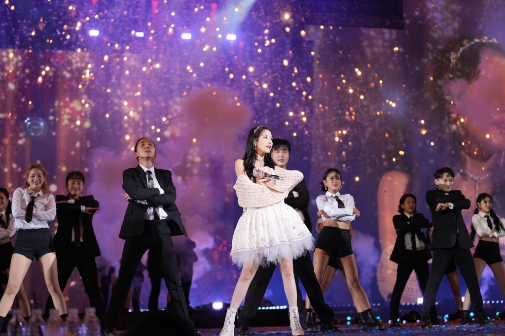 [EDAM] 2022 IU Concert _The Golden Hour 오렌지 태양 아래_  (8)