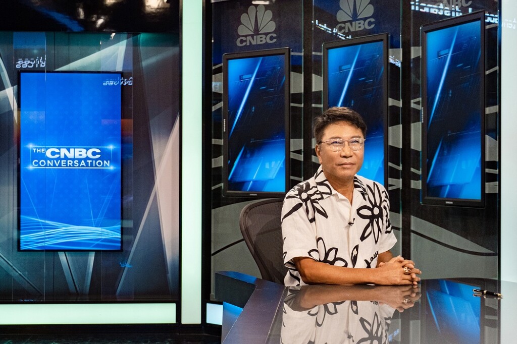 Executive Producer ‘ซูมาน ลี’ (Soo-Man Lee) ขณะสัมภาษณ์กับ CNBC ภาพที่ 1
