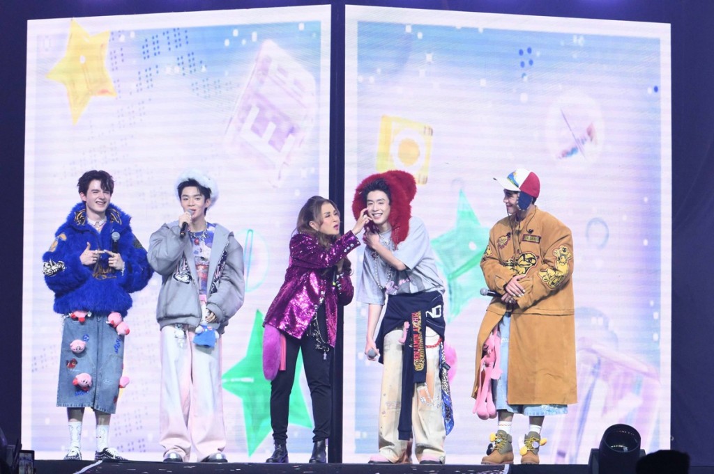GELBOYS CLOSE FAN MEETING_22_0