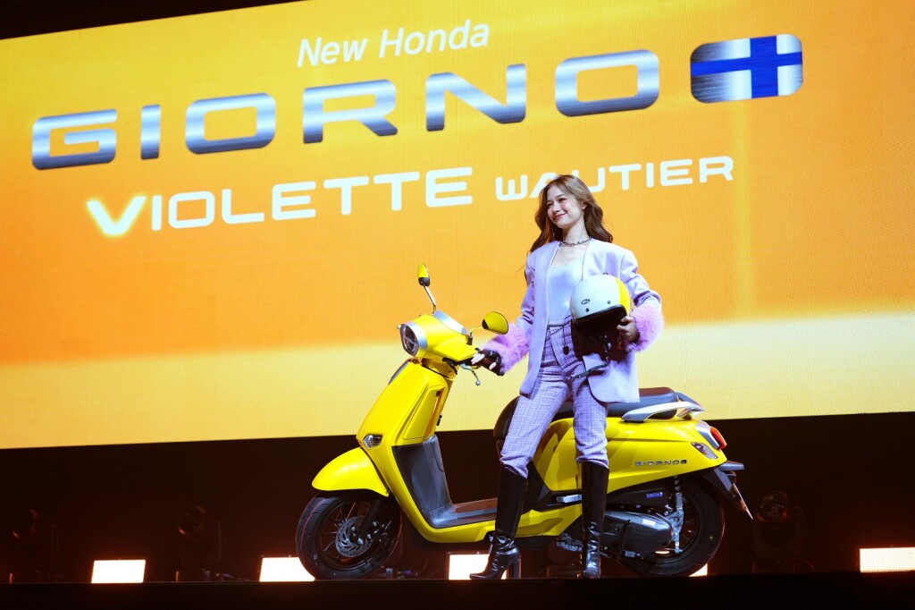 Honda Giorno+ Presenter Opening (1)