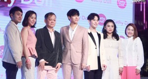 Cathy Doll ปังไม่หยุดฉุดไม่อยู่ จัดงาน “Love by Cathy Doll” เปิดตัวพรีเซนเตอร์ใหม่ 7 หนุ่มจากซีรีส์ดังรับต้นปี พร้อมเปิดตัว “เป๊ก ผลิตโชค” กับผลิตภัณฑ์ใหม่ Cathy Doll Oil Control Film Pact Cathy Doll ปังไม่หยุดฉุดไม่อยู่ จัดงาน “Love by Cathy Doll” เปิดตัวพรีเซนเตอร์ใหม่ 7 หนุ่มจากซีรีส์ดังรับต้นปี พร้อมเปิดตัว “เป๊ก ผลิตโชค” กับผลิตภัณฑ์ใหม่ Cathy Doll Oil Control Film Pact