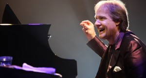 Richard Clayderman ขับกล่อมแฟนเพลงไทย ด้วยเสียงเปียโนสุดหวานต้อนรับลมหนาว สร้างบรรยากาศค่ำคืนแสนโรแมนติกอันน่าจดจำใน “Romantique Sensation Night with Richard Clayderman”