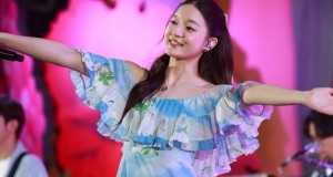 “INK WARUNTORN” แจกความสดใสฉลองสงกรานต์แบบสุดฟิน!!  บนเวที “Siam Paragon Summersive : Happiness in Full Bloom”  ณ พาร์ค พารากอน สยามพารากอน