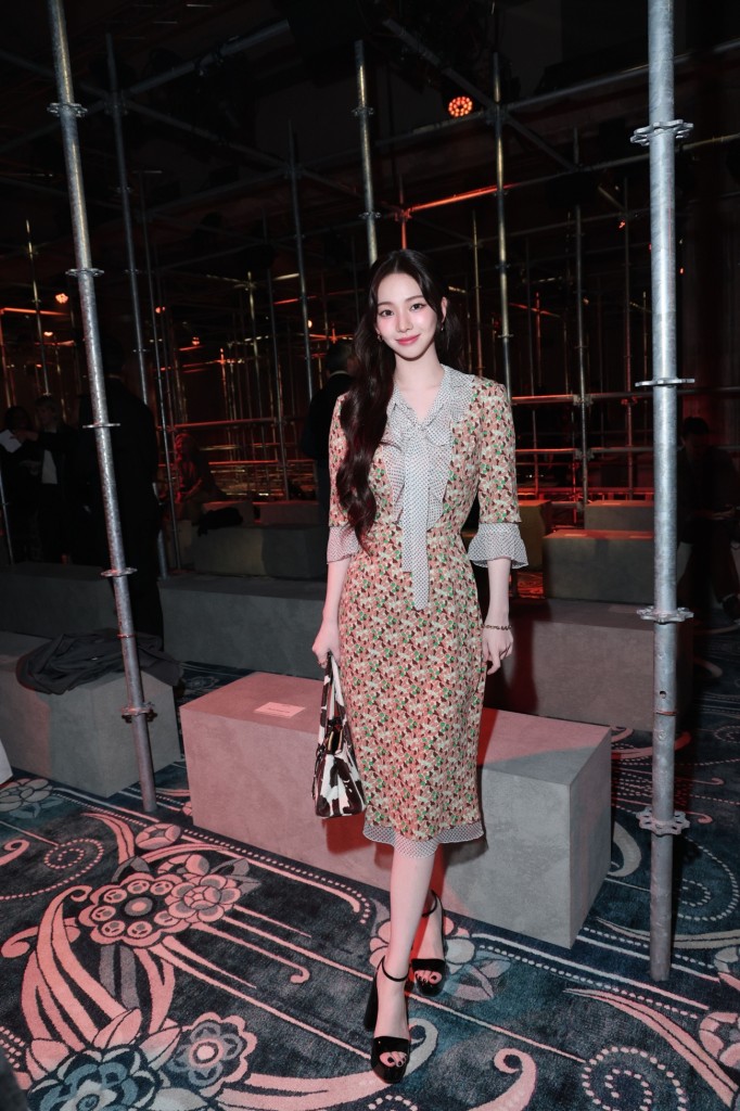 KARINA (คาริน่า) เข้าร่วมงานแฟชั่นโชว์ที่มิลานของ Prada (พราด้า)_ภาพที่ 2