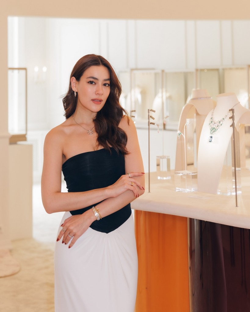 Kim at Exhibition1