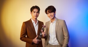 “GMMTV” กวาด 12 รางวัล “Kazz Awards 2021”  “เพราะเราคู่กัน 2gether The Series” คว้ารางวัล “The Best Scene”  “ไบร์ท-วิน-ลี-แจน-ไซซี-ปุยเมฆ-เลิฟ” ตบเท้ารับรางวัลที่สุดแห่งปี  “เต” คว้ารางวัล “ขวัญใจ Kazz Magazine”