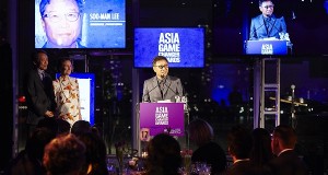 Lee Soo Man ผู้บริหารค่ายเพลงยักษ์ใหญ่ SM Ent.  ชาวเกาหลีคนแรกที่คว้ารางวัลจากงาน Asia Game Changer Awards