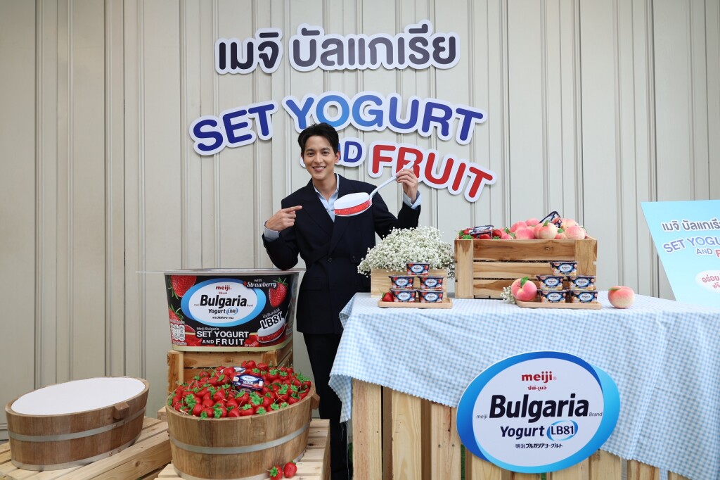 Meiji Bulgaria Set Yoghurt and Fruit 07