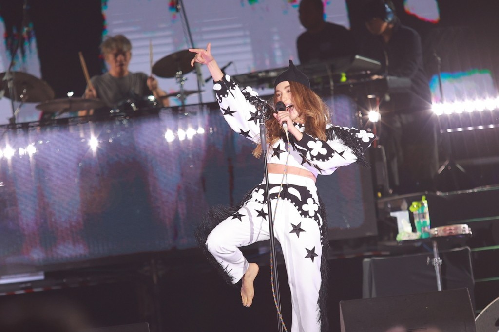 PALMY ร่วมส่งท้ายปี บนเวที SIAM PARAGON THE MAGICAL COUNTDOWN CELEBRATION 2025 (8)