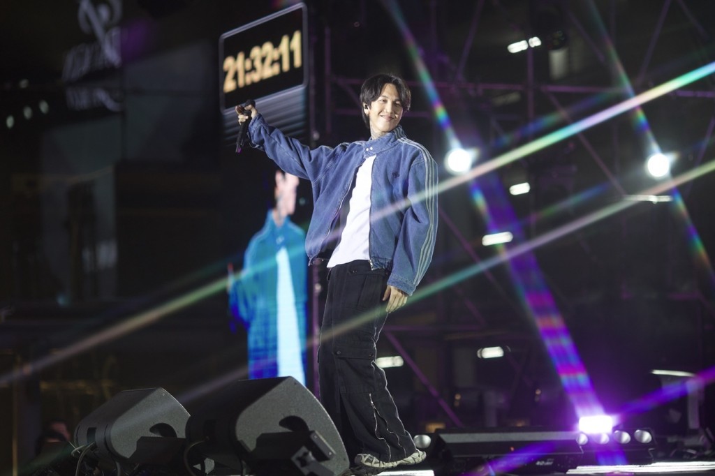 PAPER PLANES ร่วมส่งท้ายปี บนเวที SIAM PARAGON THE MAGICAL COUNTDOWN CELEBRATION 2025_(4)