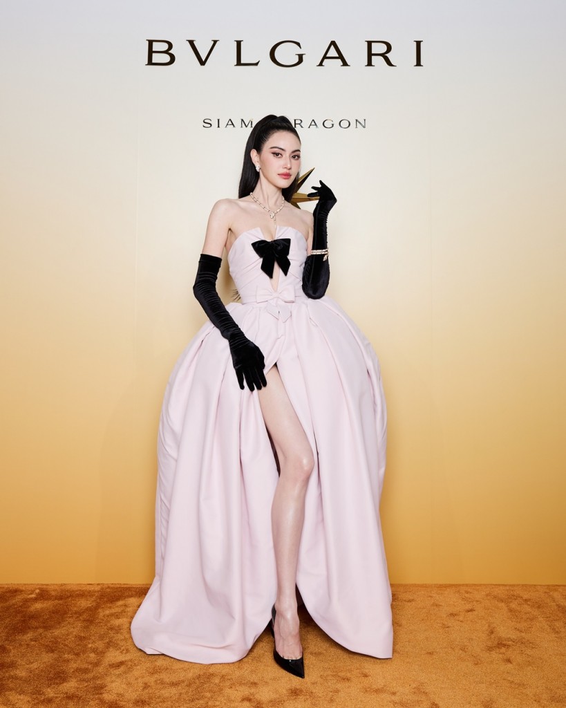 PHOTOWALL - DAVIKA HOORNE