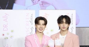 DR.Ally เปิดตัวโลชั่นกันแดดรับซัมเมอร์ ดึงสองหนุ่มฮอต “เบนซ์ – กาฟิวส์” นั่งพรีเซ็นเตอร์คู่แรก!!