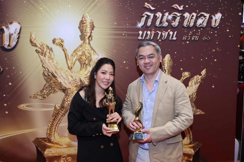 Pic (4) คุณจี๊บ - เทพอาจ และคุณหญิง พิรียา