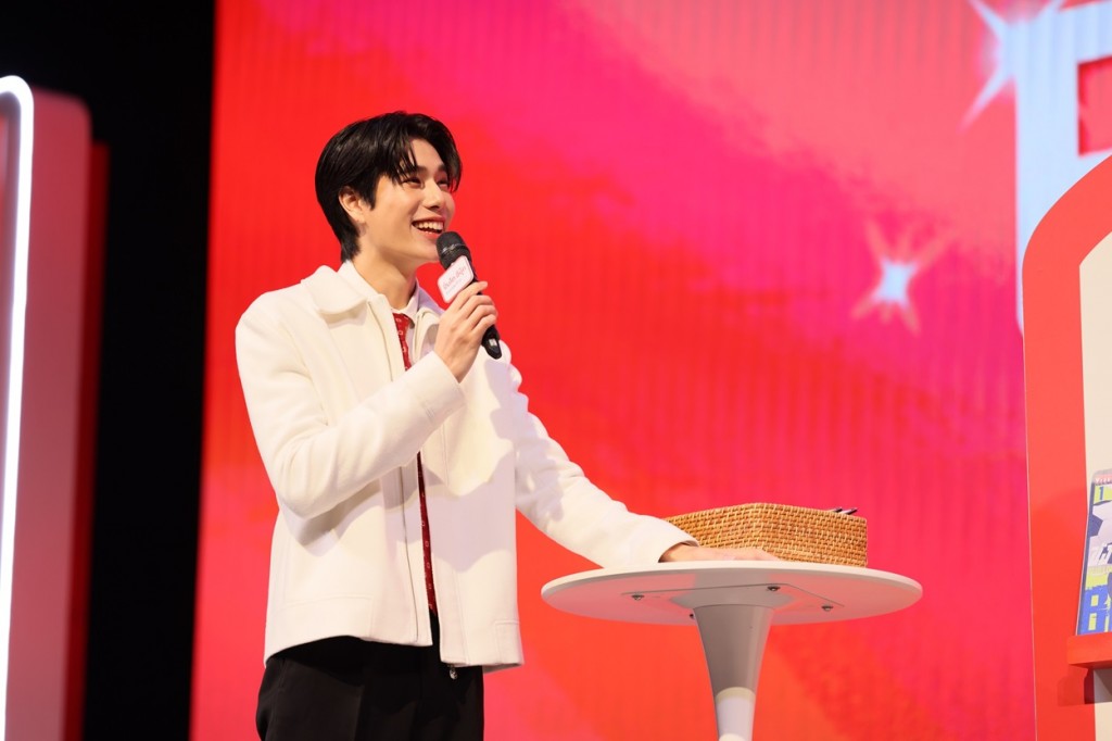 Pinto_ภาพประกอบข่าว_(บันเทิง)แฟนคลับสุดฟิน!!! ภูวินทร์ พา “เปิดปิ่นโต โชว์หนังสือเล่มโปรด” (2)