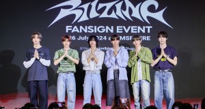RIIZE (ไรซ์) เซอร์ไพรส์เยือนป๊อปอัปสโตร์ครั้งแรกในเอเชียตะวันออกเฉียงใต้ ‘THE 1ST MINI ALBUM <RIIZING> POP-UP STORE in BANGKOK by SM True’ พร้อมร่วมกิจกรรมแจกลายเซ็น ‘Shopee x RIIZE ‘RIIZING’ FANSIGN EVENT’ ประสบความสำเร็จถล่มทลาย อัลบั้มจำหน่ายหมดเกลี้ยง