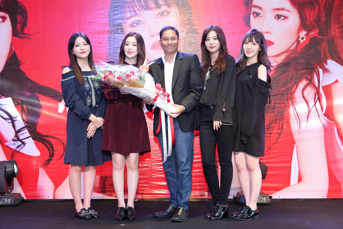SM True Director with Red Velvet