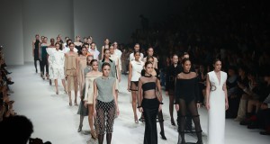 VICKTEERUT จัดแฟชั่นโชว์ AUTUMN/WINTER 2024 ‘Eclipse’  ถ่ายทอดแรงบันดาลใจของความรักและสุริยุปราคาในรูปแบบที่จับต้องได้