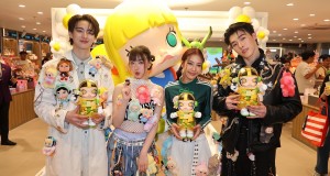 POP MART เปิดสาขาใหม่อย่างเต็มรูปแบบ ณ ศูนย์การค้าสยามเซ็นเตอร์ พร้อมเปิดตัวคอลเลคชัน “MEGA SPACE MOLLY 400% Mango Sticky Rice” ครั้งแรกของโลก!