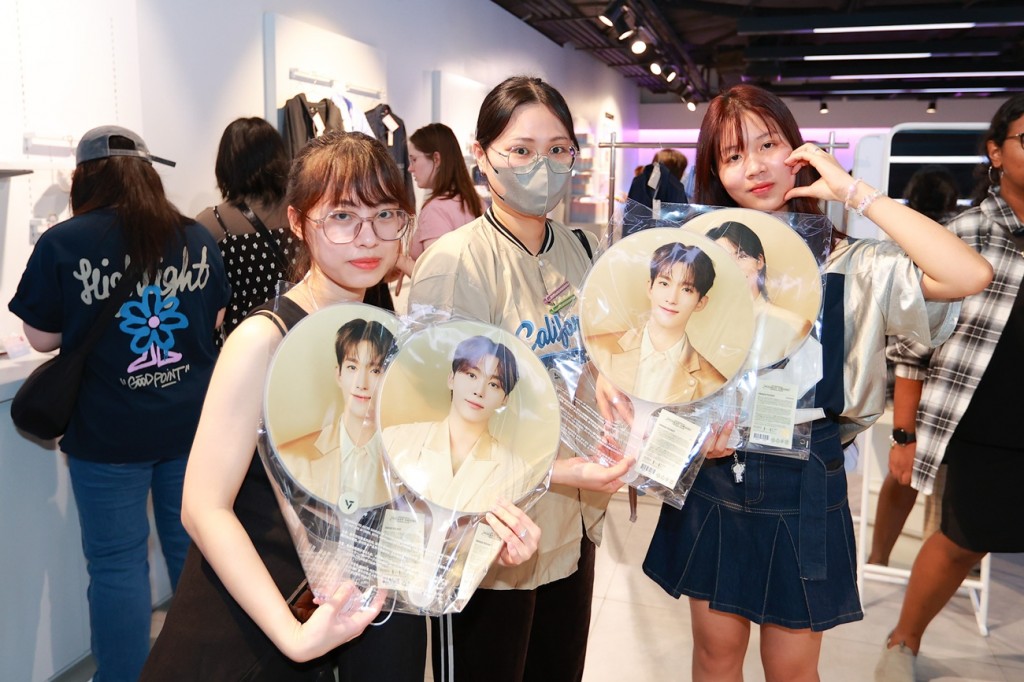 Seventeen Pop up (8)