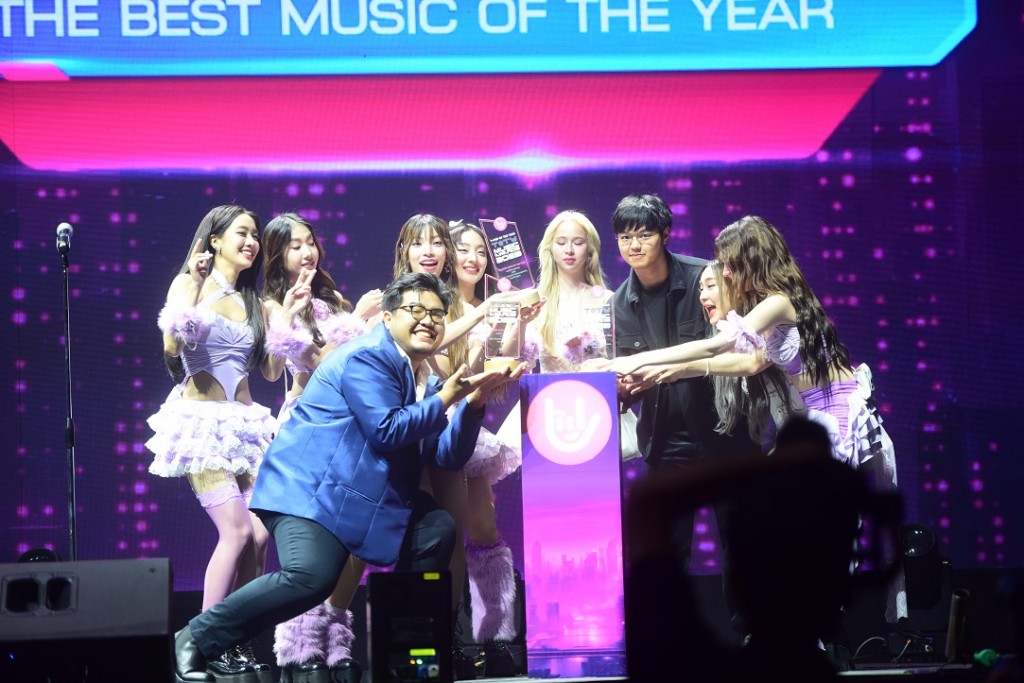 THE BEST MUSIC OF THE YEAR หยดน้ำตา ( TEARS )