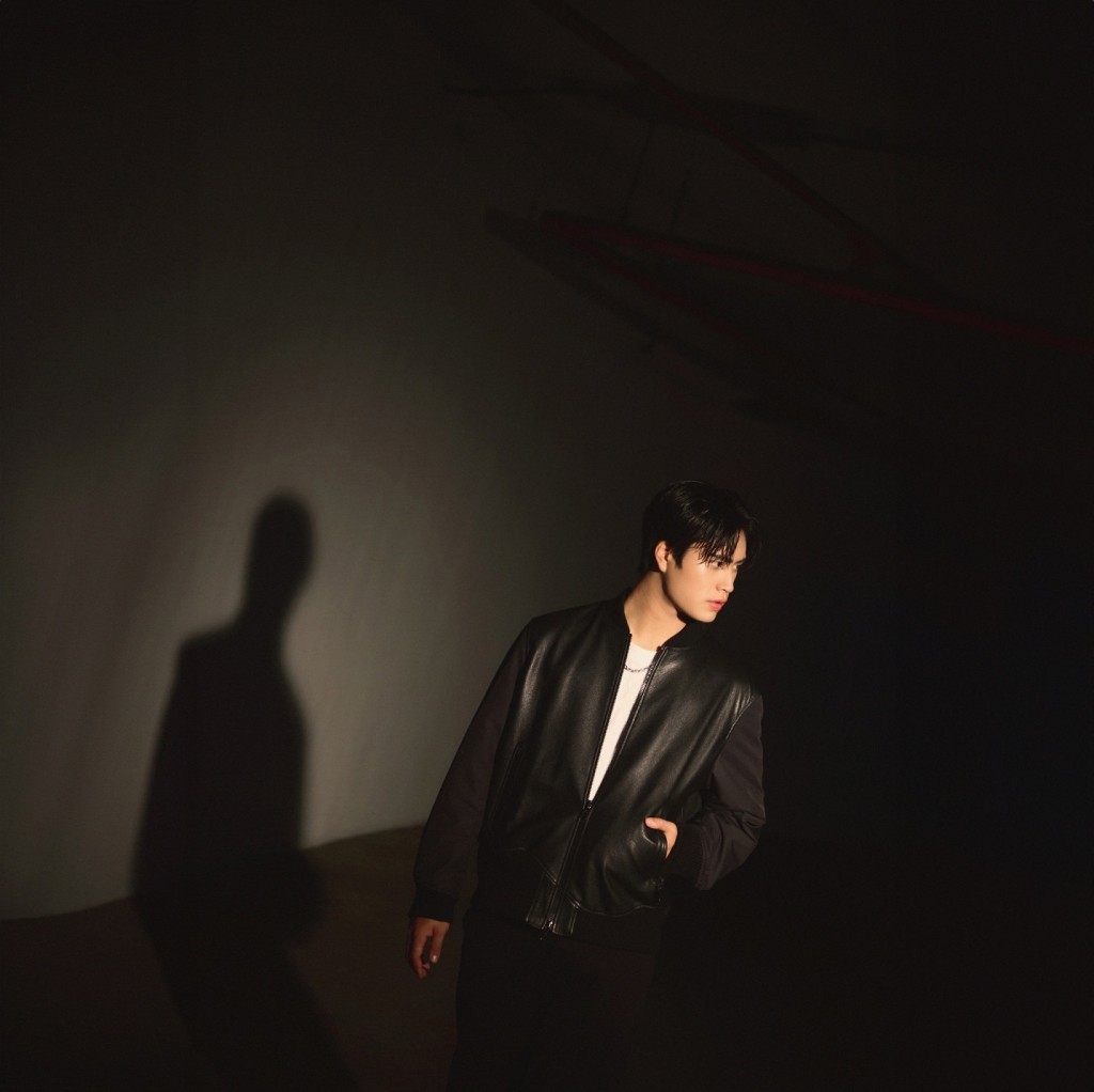 TOO CLOSE TOO HANDLE_GEMINI (4)