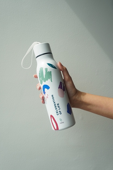 The PARQ - Eco life tumbler (limited edition)_holding with BG