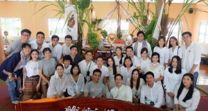 งานกฐินสุดอลังฯ ดาราดังร่วมบุญเพียบ!!!  อั้ม-อธิชาติ นำขี่ม้าแห่กฐินรอบ “เจดีย์มหาบูรพาจารย์” วัดนิมิตโพธิญาณ จ.อุดรธานี งานกฐินสุดอลังฯ ดาราดังร่วมบุญเพียบ!!!  อั้ม-อธิชาติ นำขี่ม้าแห่กฐินรอบ “เจดีย์มหาบูรพาจารย์” วัดนิมิตโพธิญาณ จ.อุดรธานี