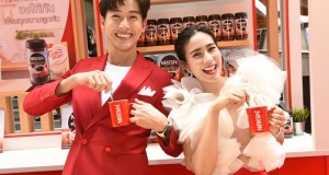 หวานยืนหนึ่ง! พุฒ – จุ๋ย โชว์สวีทชวนคนไทยชงเนสกาแฟ เรดคัพ ให้ “คนที่คิดถึง” รับวาเลนไทน์ หวานยืนหนึ่ง! พุฒ – จุ๋ย โชว์สวีทชวนคนไทยชงเนสกาแฟ เรดคัพ ให้ “คนที่คิดถึง” รับวาเลนไทน์