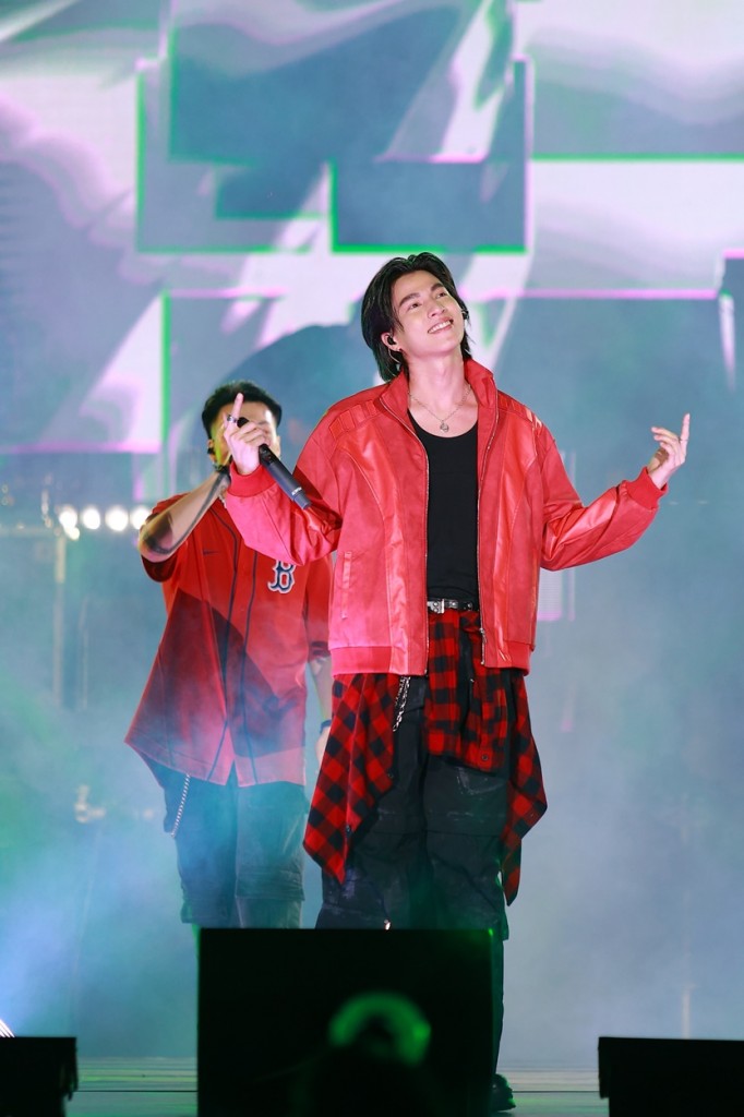 กลัฟ-คณาวุฒิ ร่วมฉลองคริสต์มาสสุดยิ่งใหญ่ “SIAM PARAGON THE MAGICAL CELEBRATION” (12)