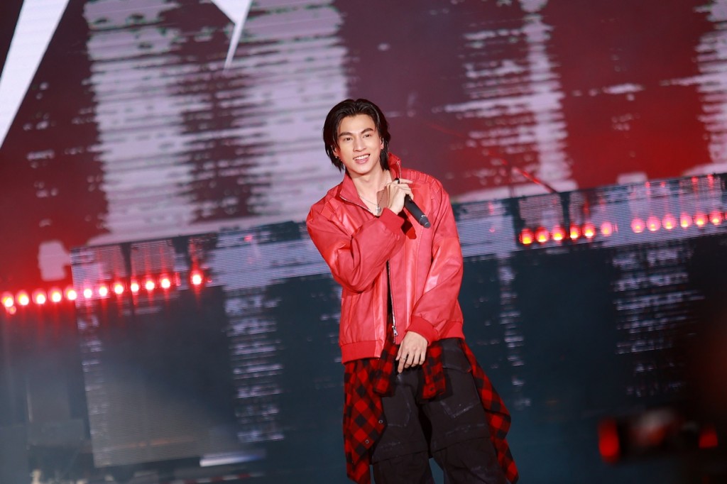 กลัฟ-คณาวุฒิ ร่วมฉลองคริสต์มาสสุดยิ่งใหญ่ “SIAM PARAGON THE MAGICAL CELEBRATION” (8)