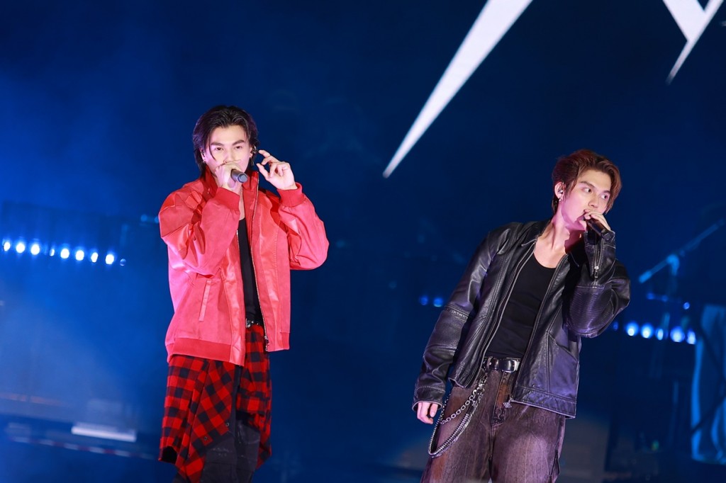 กลัฟ-คณาวุฒิ และ ไบร์ท-วชิรวิชญ์ ร่วมฉลองคริสต์มาสสุดยิ่งใหญ่ “SIAM PARAGON THE MAGICAL CELEBRATION” (3)