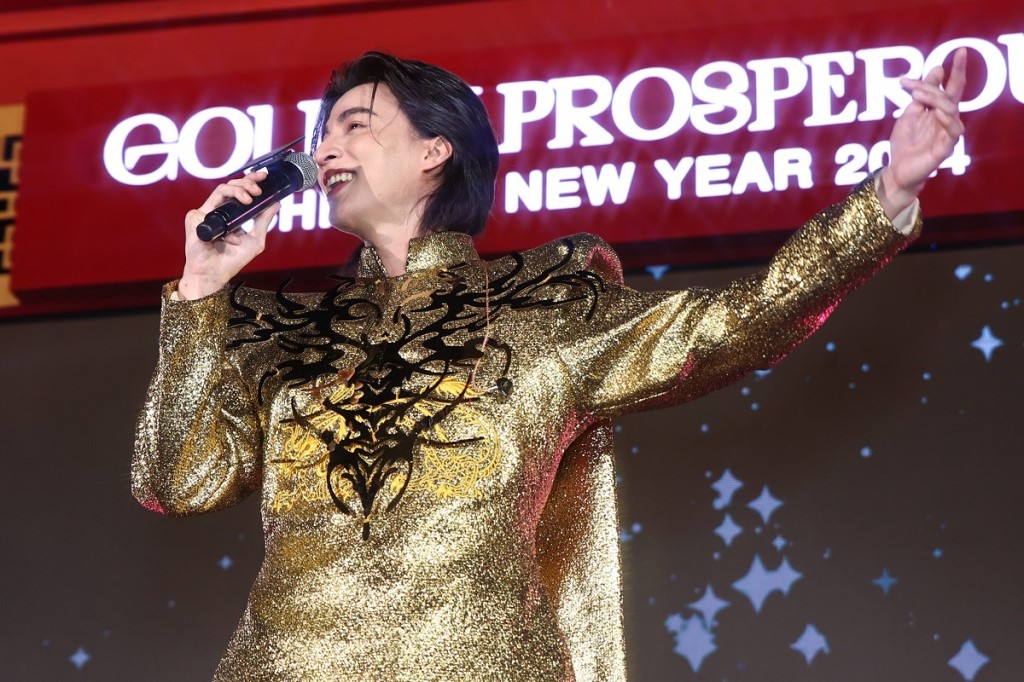 กลัฟ - คณาวุฒิ ไตรพิพัฒนพงษ์ ร่วมพิเศษในงาน Siam Paragon Golden Prosperous Chinese New Year 2024 (1)
