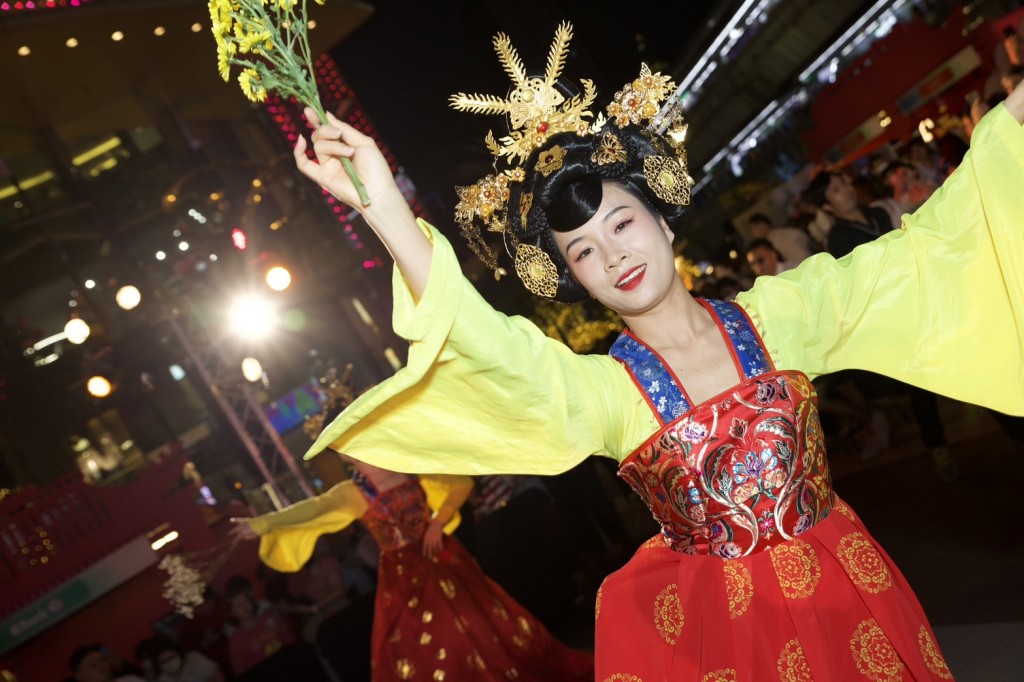 การแสดง ระบำลูกข่าง จากกวางโจว