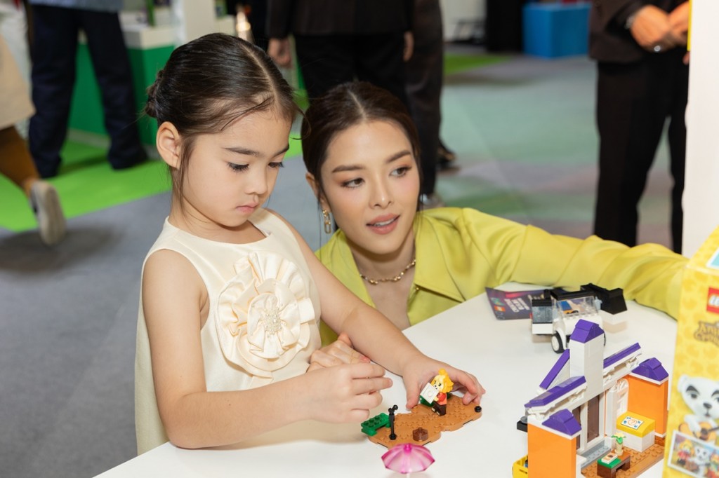 ครอบครัว ศรัณย์รัชต์ ดีน ร่วมงาน LEGO x SIAM PARAGON CREATIVE BUILDS FOR GAMERS (2)